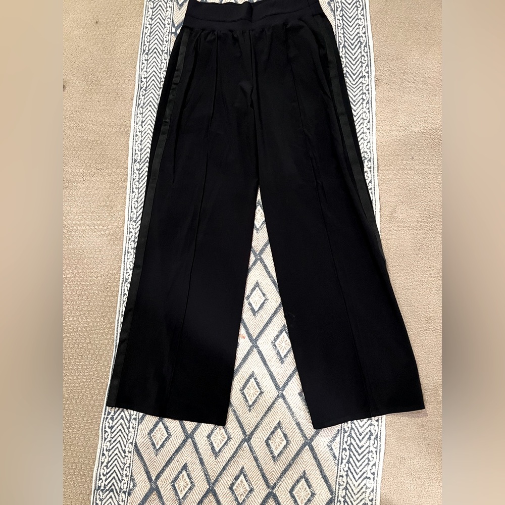Athleta wide leg pull on pants